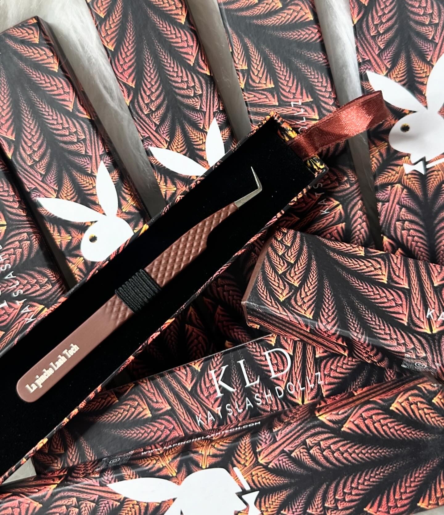 Millionaire vibes playboy bunny tweezers