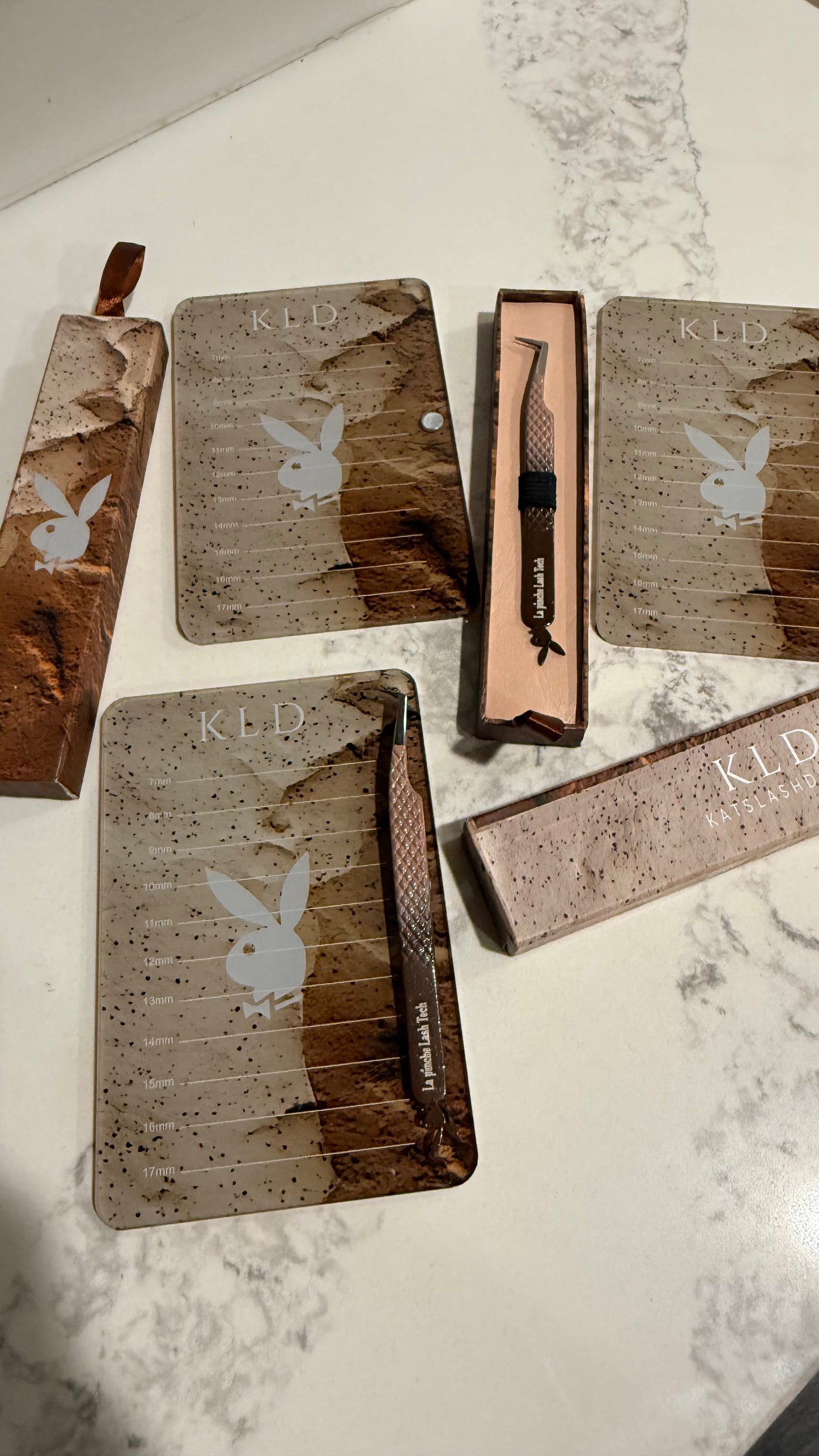 Millionaire vibes brown & Lash Tile