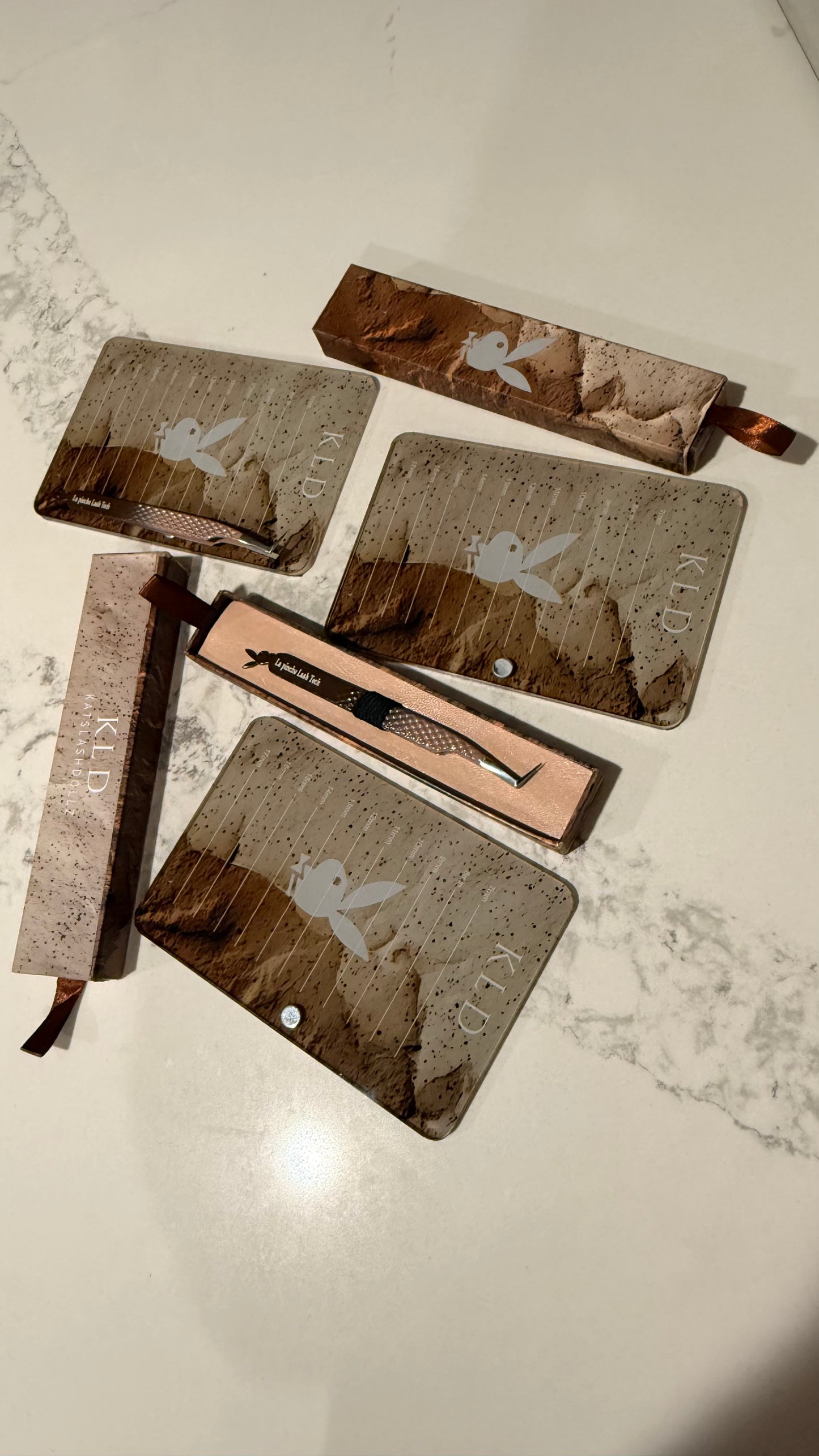 Millionaire vibes brown & Lash Tile