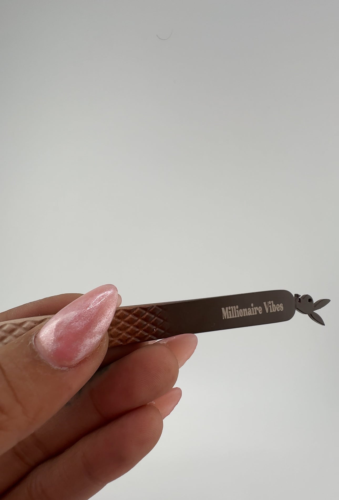 Millionaire vibes playboy bunny tweezers