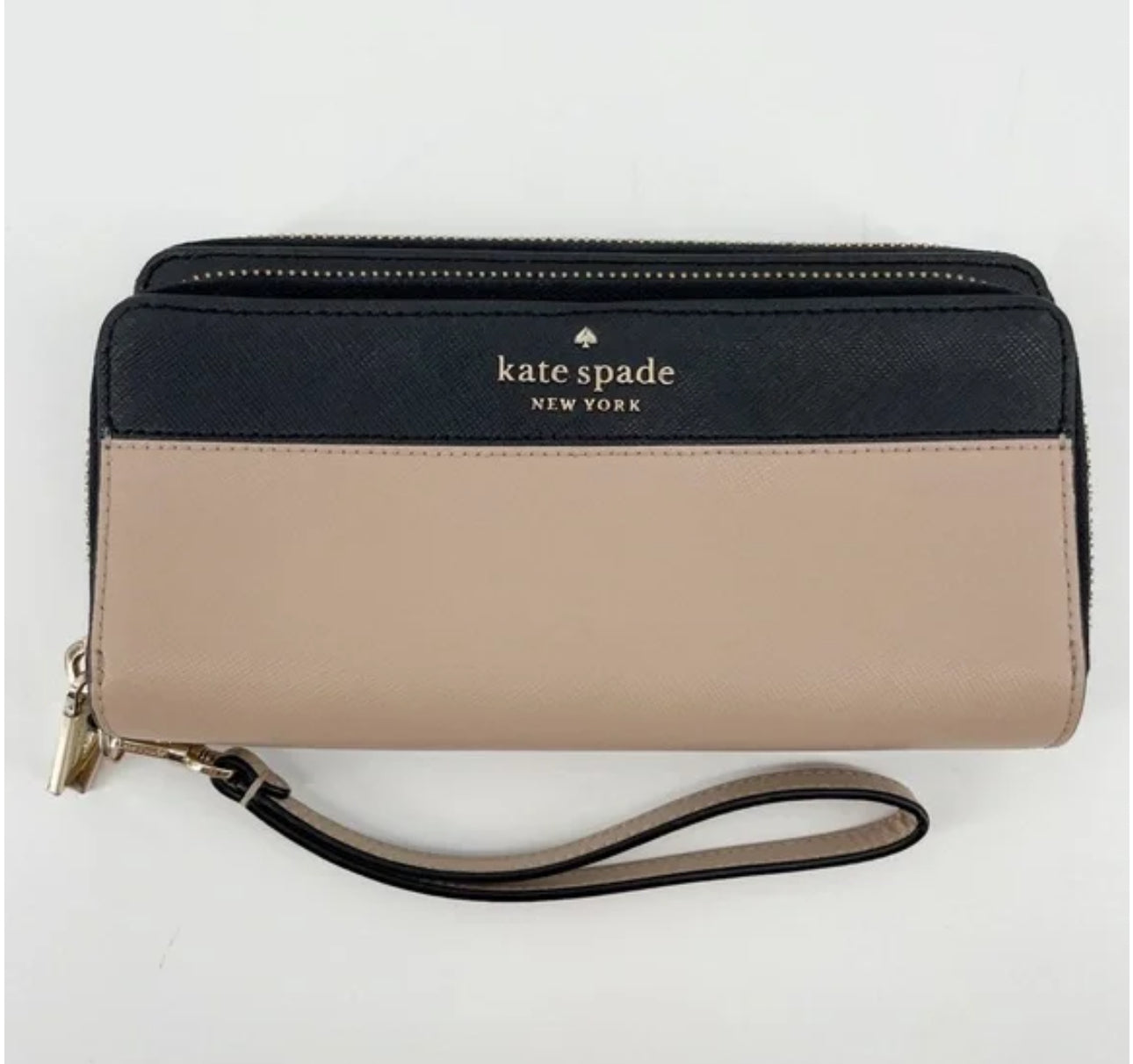 Kate Spade 🎀

Staci Large Caryall Wristlet Wallet 
Black Beige Colorblock Leather