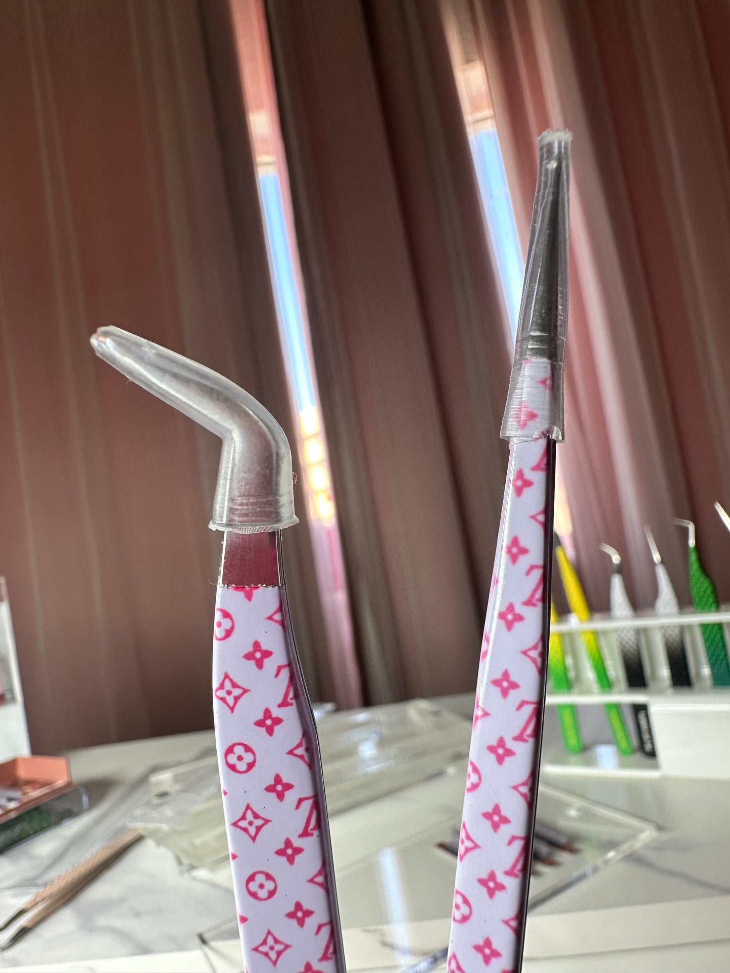 LV CHARM TWEEZER duo